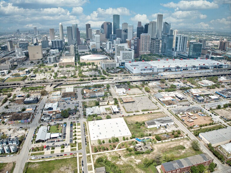 More Photos Of 1411 Hutchins St, Houston Warehouse For Lease