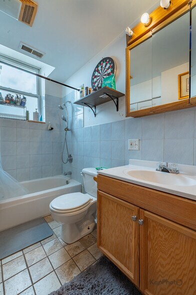 More Photos Of 601 W 47th St, Chicago Storefront Retail Residential For Sale