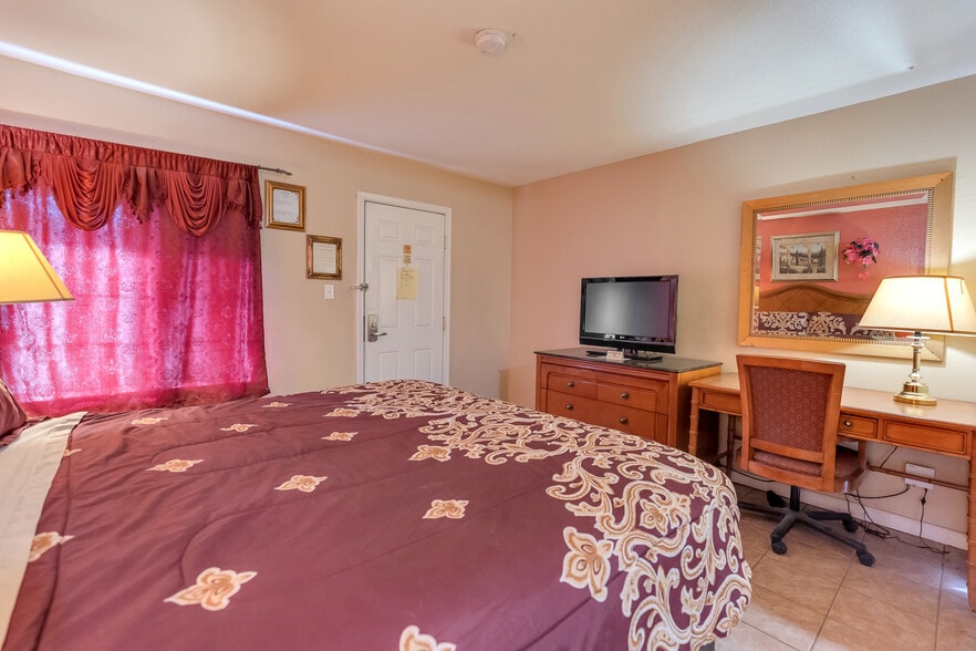 More Photos Of 2509 E Pacheco Blvd, Los Banos Hotel For Sale