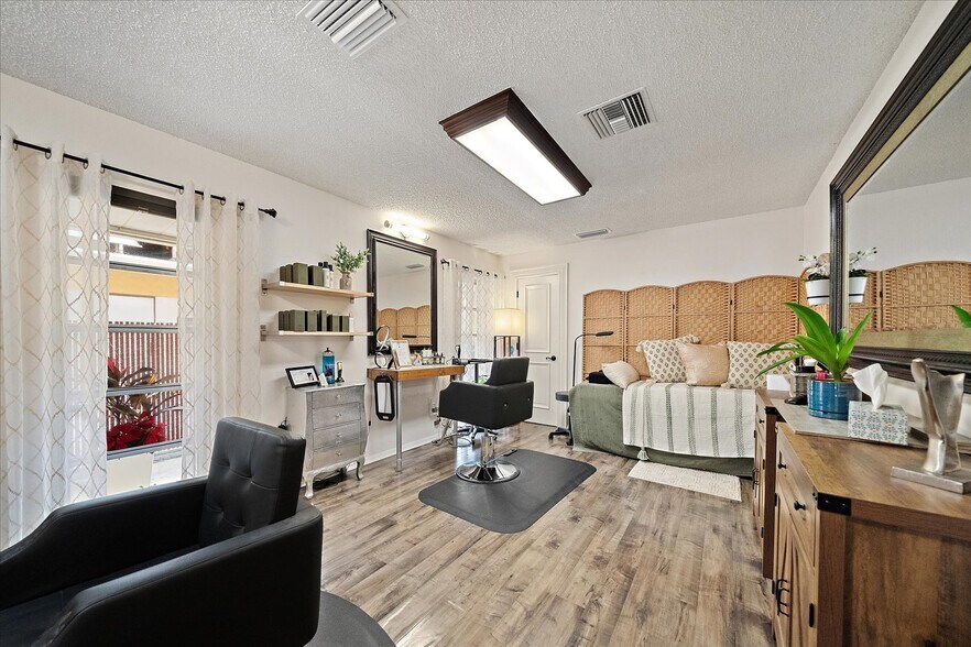 More Photos Of 2072-2074 Constitution Blvd, Sarasota Office For Sale