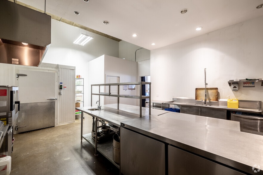 More Photos Of 225 Rue Chabanel O, Montréal Loft Creative Space For Lease