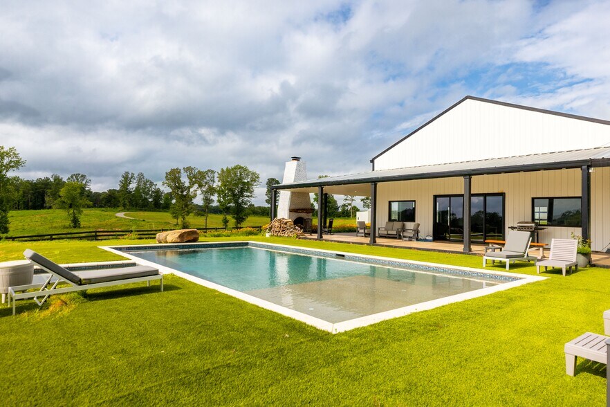 More Photos Of 2199 Roosterville Rd, Roopville Horse Stables For Sale