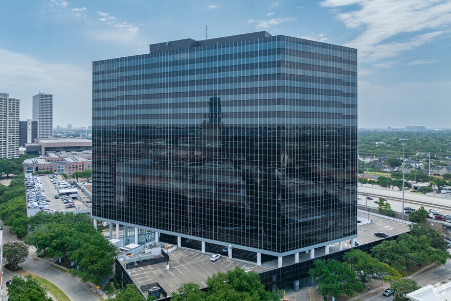 More Photos Of 24 Greenway Plz, Houston Office For Lease