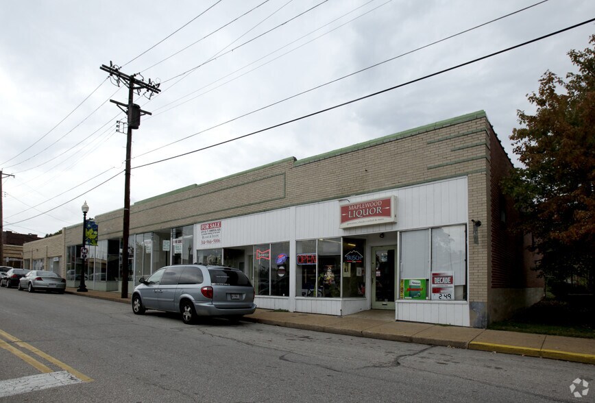Primary Photo Of 7203-7217 Manchester Rd, Maplewood Storefront For Lease