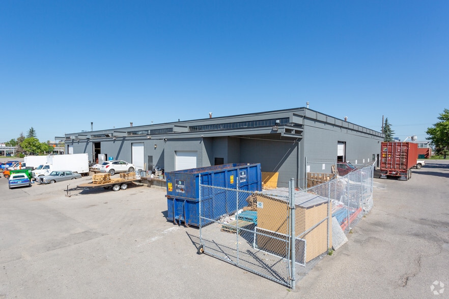 More Photos Of 423-427 58th Ave SE, Calgary Showroom For Lease