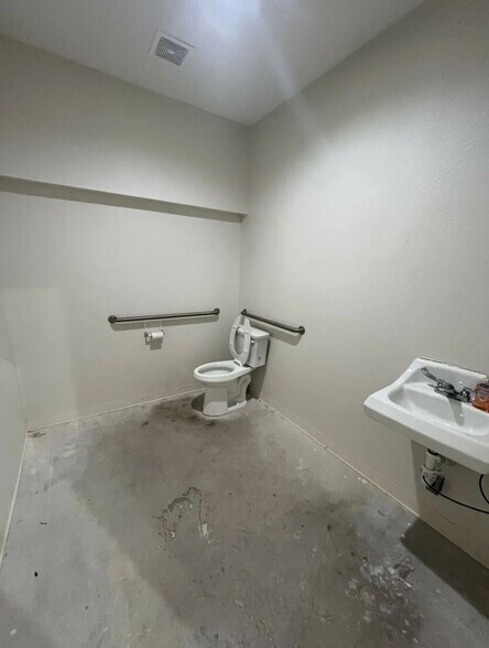 More Photos Of , Seguin Industrial For Sale
