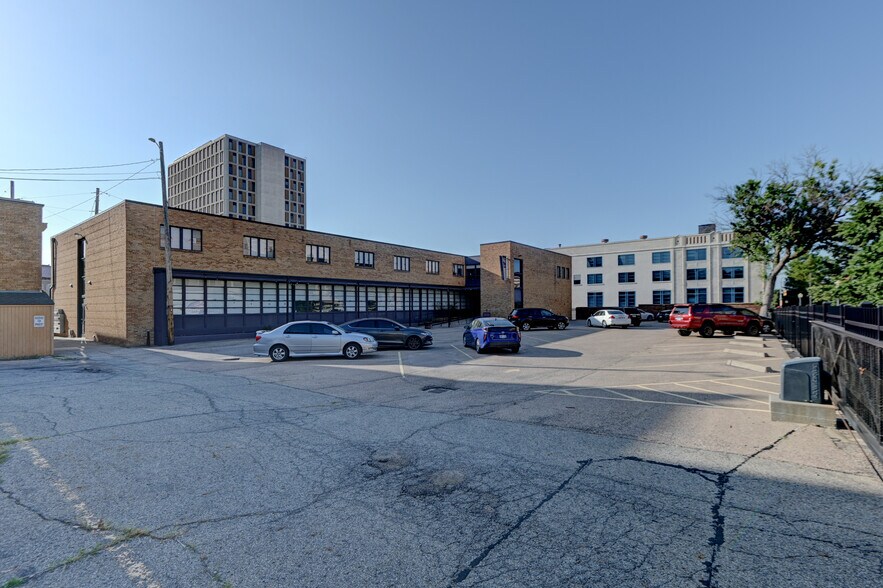 More Photos Of 735 SW Jackson St, Topeka Apartments For Sale