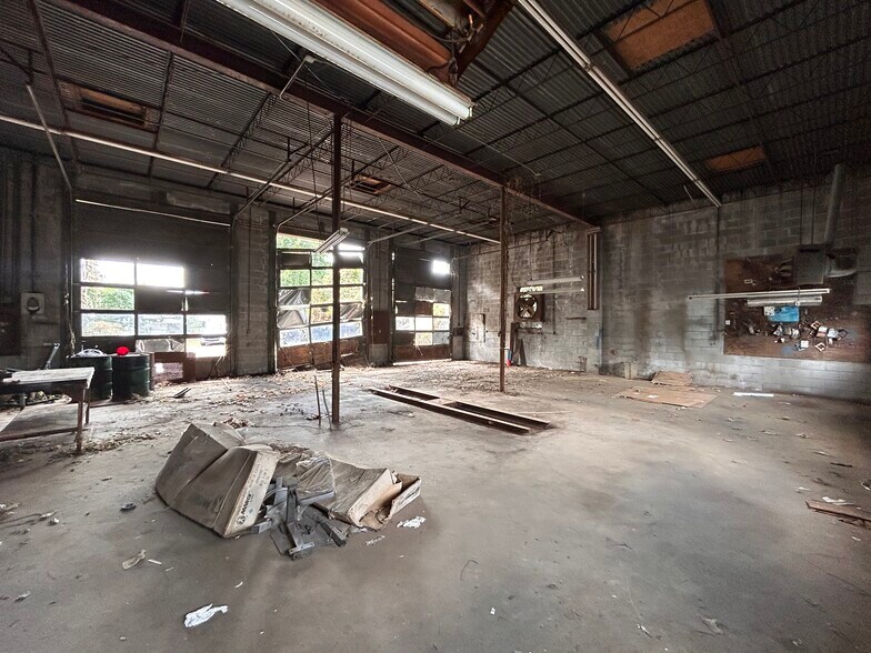 More Photos Of 675 Powder Springs St, Marietta Specialty For Sale