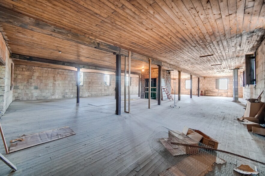 More Photos Of 15300 Greenwood Rd, South Holland Manufacturing For Sale
