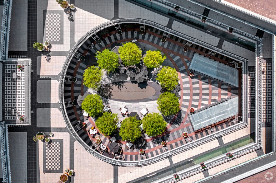 More Photos Of 100 Crescent Ct, Dallas Unknown For Lease