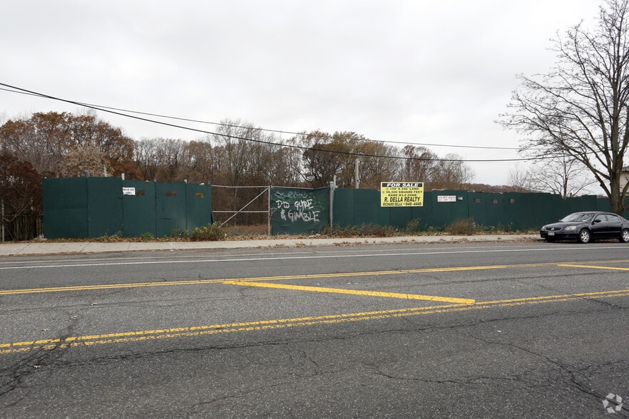 More Photos Of 908 Clove Rd, Staten Island Land For Sale