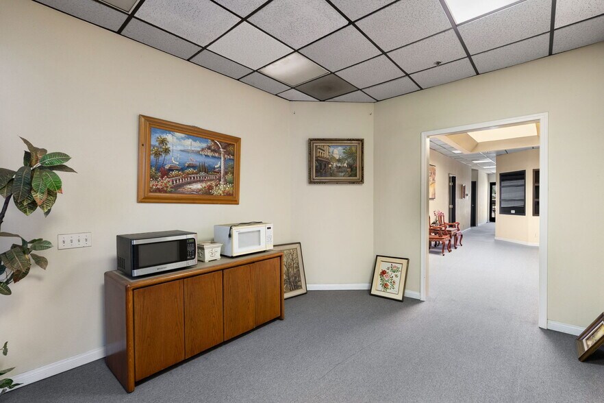 More Photos Of 127-129 S 8th Ave, La Puente Warehouse For Sale