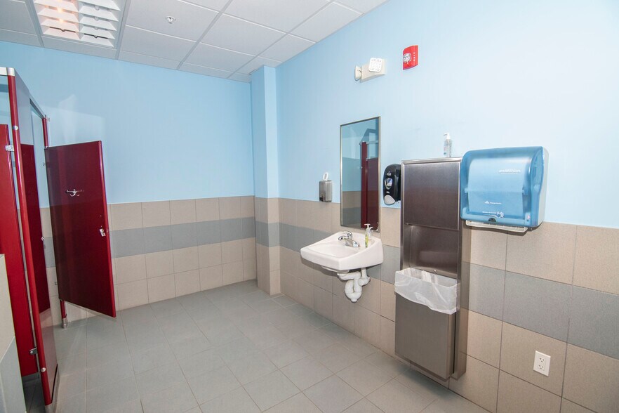 More Photos Of 3 Unlimited Dr, Saratoga Springs Office For Lease