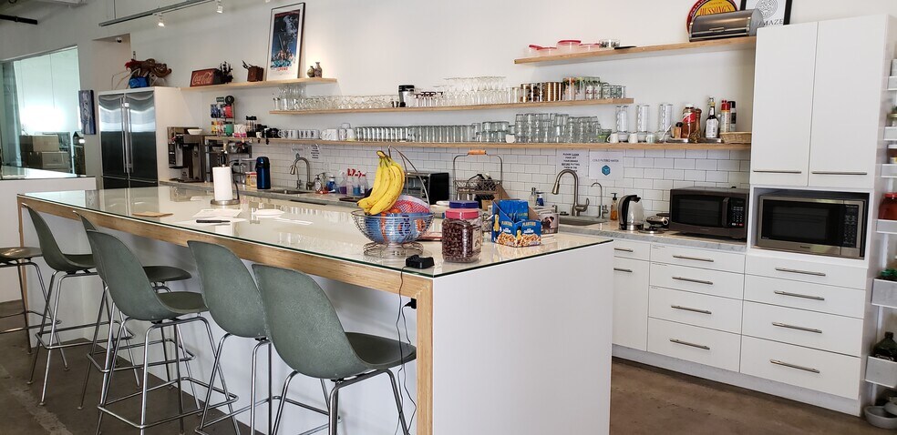 More Photos Of 3249 S La Cienega Blvd, Culver City Unknown For Lease