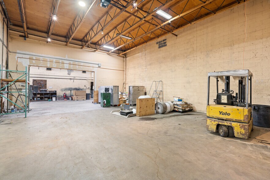 More Photos Of 1190 NE Division St, Gresham Warehouse For Lease