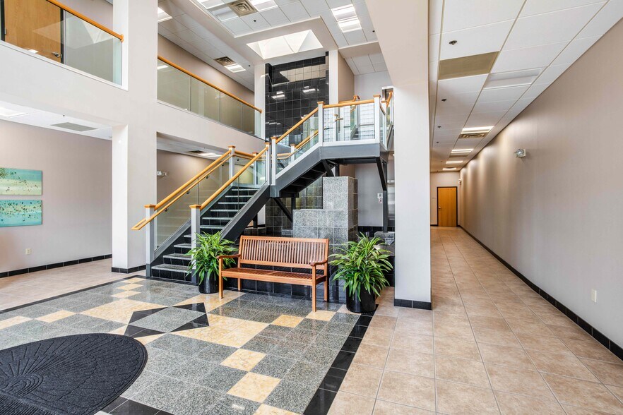 More Photos Of 4760 Red Bank Expy, Cincinnati Office For Lease