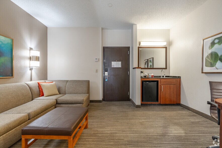 More Photos Of 7905 Giacosa Pl, Memphis Hotel For Sale