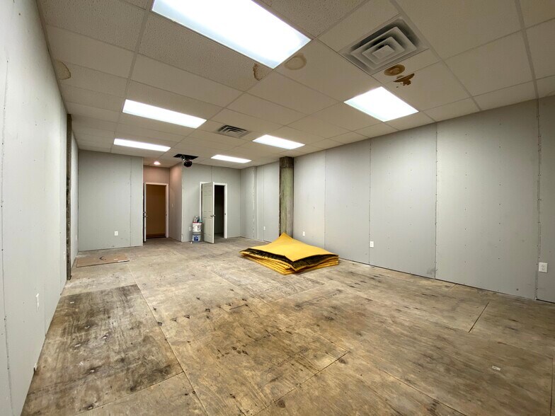 More Photos Of 333-335 Meade St, Pittsburgh Light Distribution For Lease