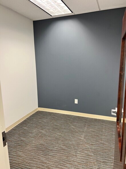 More Photos Of 10624 Metromont Pky, Charlotte Showroom For Sale
