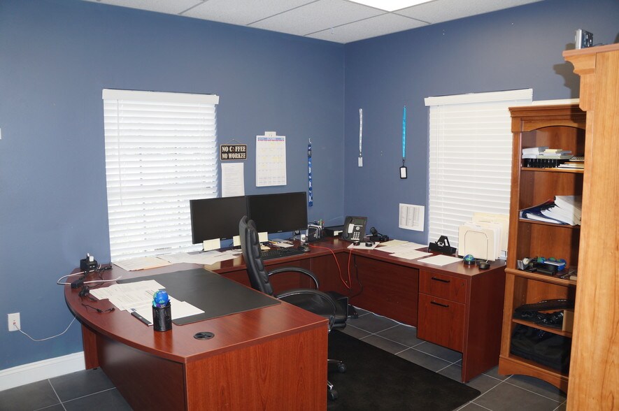 More Photos Of 205 Montgomery Ave, Sarasota Office For Sale