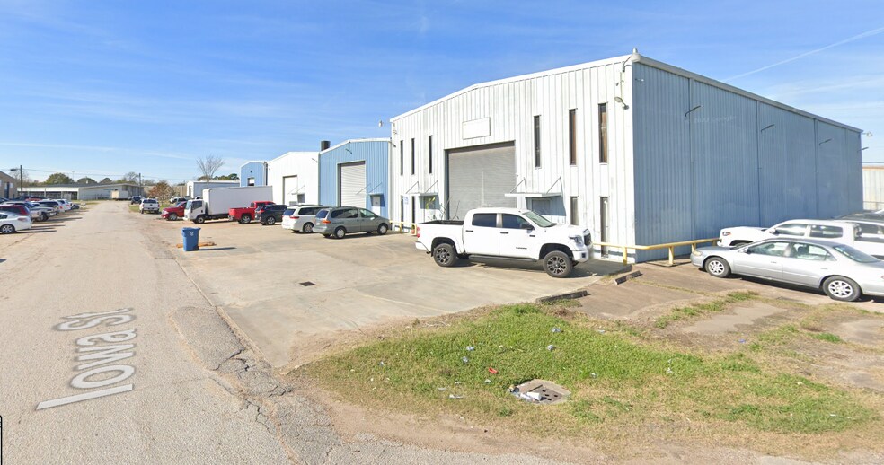 More Photos Of 1307 Iowa St, South Houston Industrial For Sale