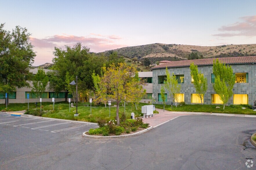 More Photos Of 28632 Roadside Dr, Agoura Hills Office For Lease
