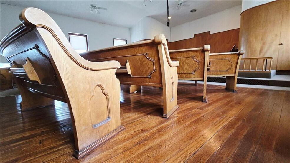 More Photos Of 2802 S 19th St, Saint Joseph Specialty For Sale