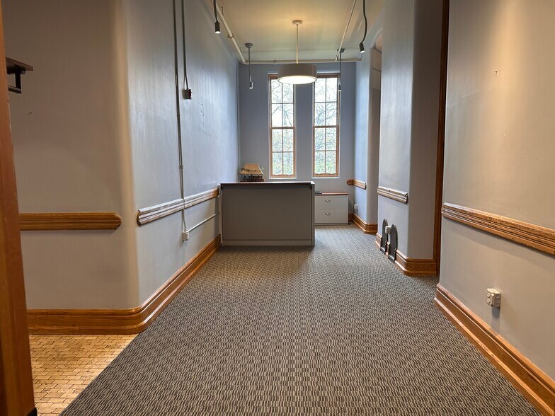 More Photos Of 830 Cottageview Dr, Traverse City Loft Creative Space For Sale