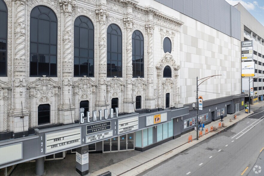 More Photos Of 2828 N Clark St, Chicago Unknown For Lease