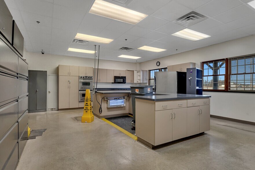 More Photos Of 347 Glen St, Foley Food Processing For Sale
