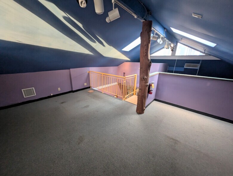 More Photos Of 894 Queen St, Honolulu Storefront Retail Office For Lease