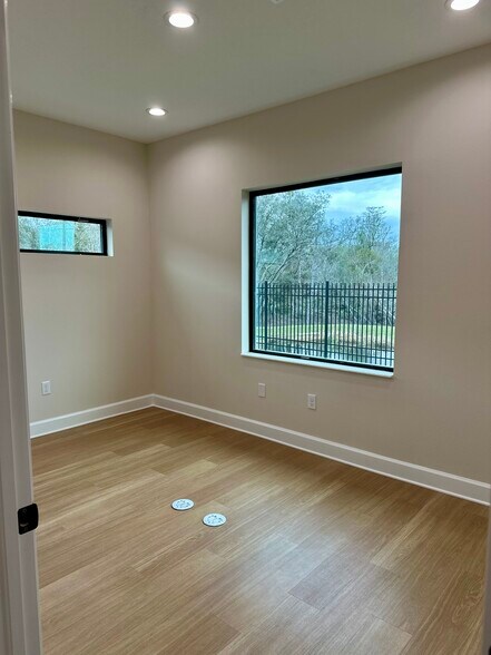 More Photos Of McKendree Rd, San Antonio Office For Sale
