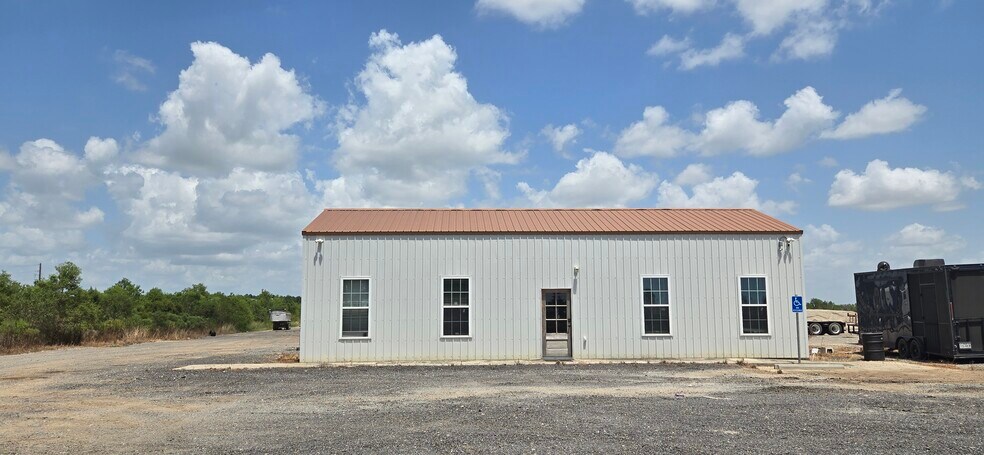 More Photos Of 21360 N Frontage Rd, Iowa Office Residential For Lease