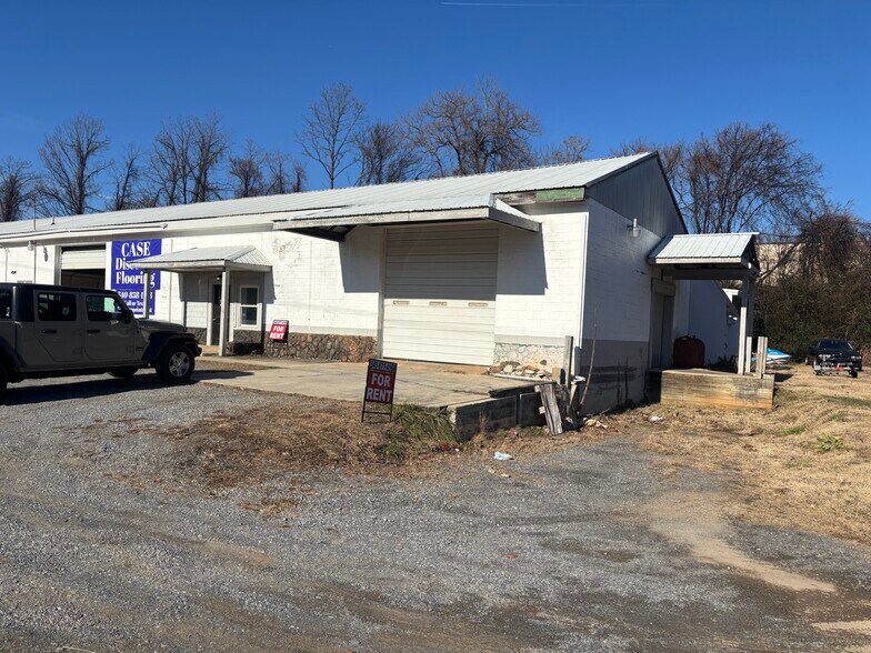More Photos Of 835-839 Orange St, Bedford Light Distribution For Lease