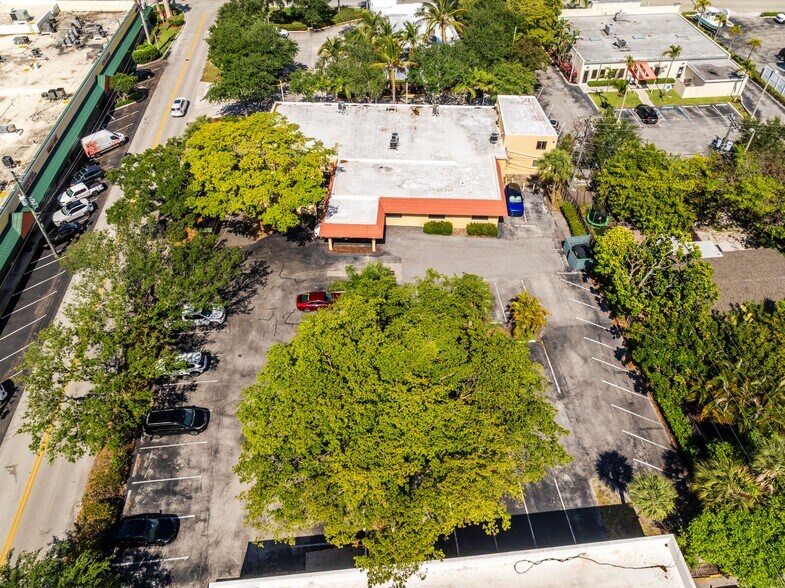 More Photos Of 1821 NE 25th St, Lighthouse Point Medical For Sale