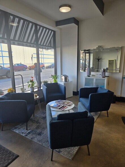 More Photos Of 3726-3728 N Lincoln Ave, Chicago General Retail For Sale