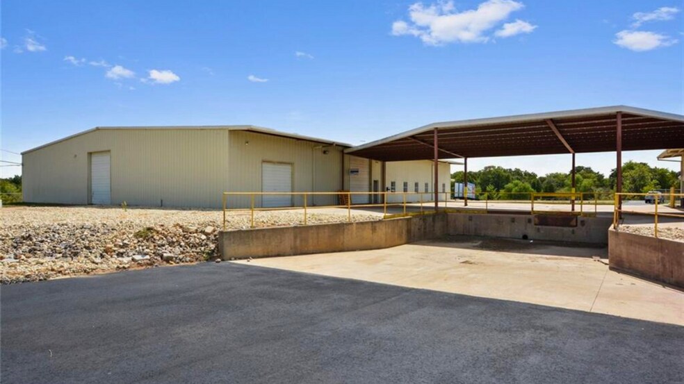 More Photos Of 4146 W US Highway 79, Rockdale Warehouse For Sale