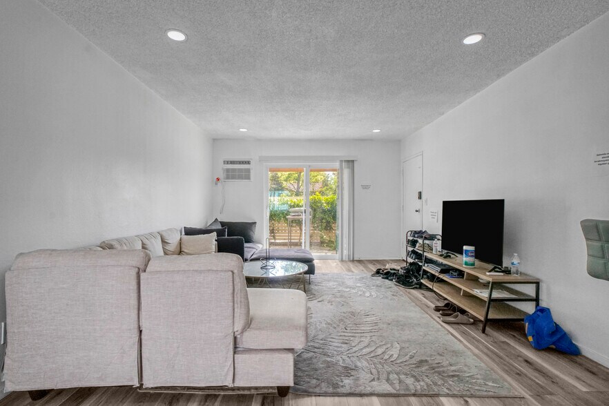 More Photos Of 2055 S Corning St, Los Angeles Apartments For Sale