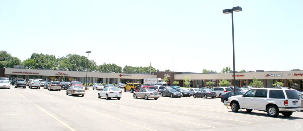 More Photos Of 9222-9280 Watson Rd, Crestwood General Retail For Lease