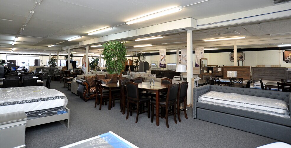 More Photos Of 209 N Arroyo Blvd, Nogales Storefront For Sale