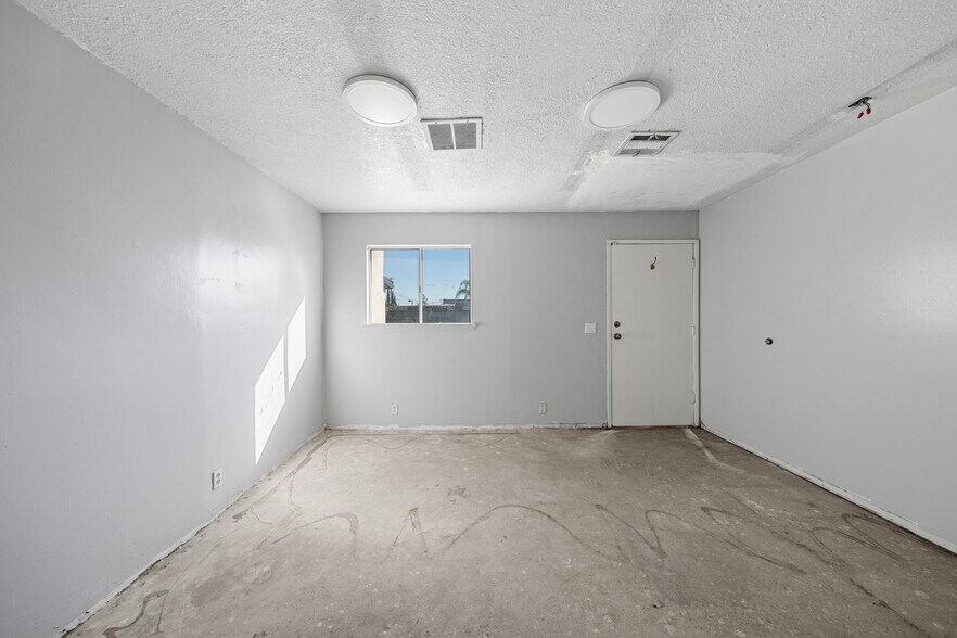 More Photos Of 5146 Maine Ave, Baldwin Park Flex For Lease