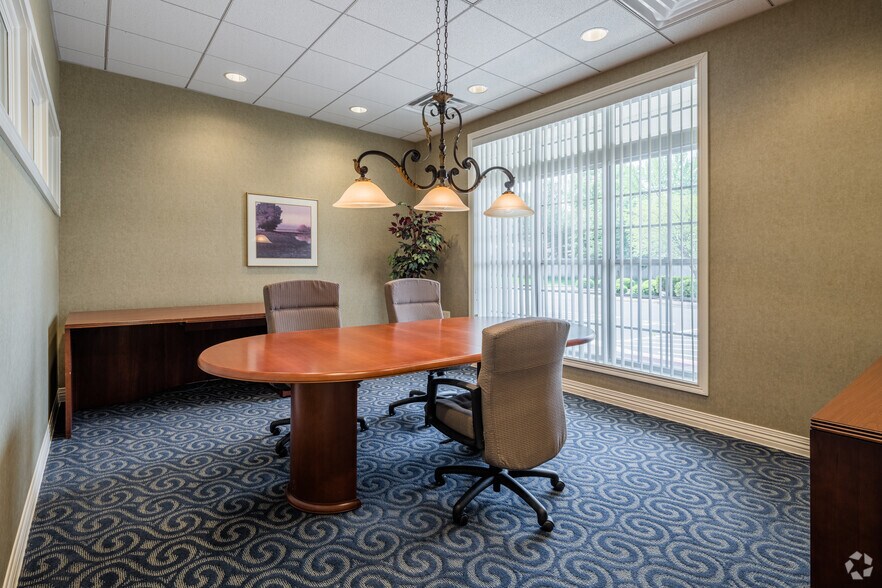 More Photos Of 2100 S Illinois St, Belleville Coworking Space