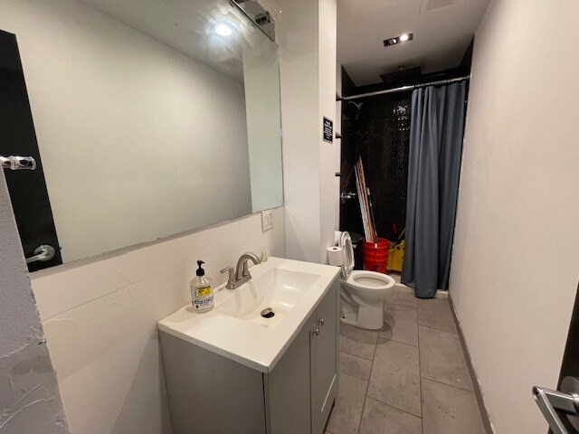 More Photos Of 3117 12th St, Astoria Storefront Retail Residential For Lease