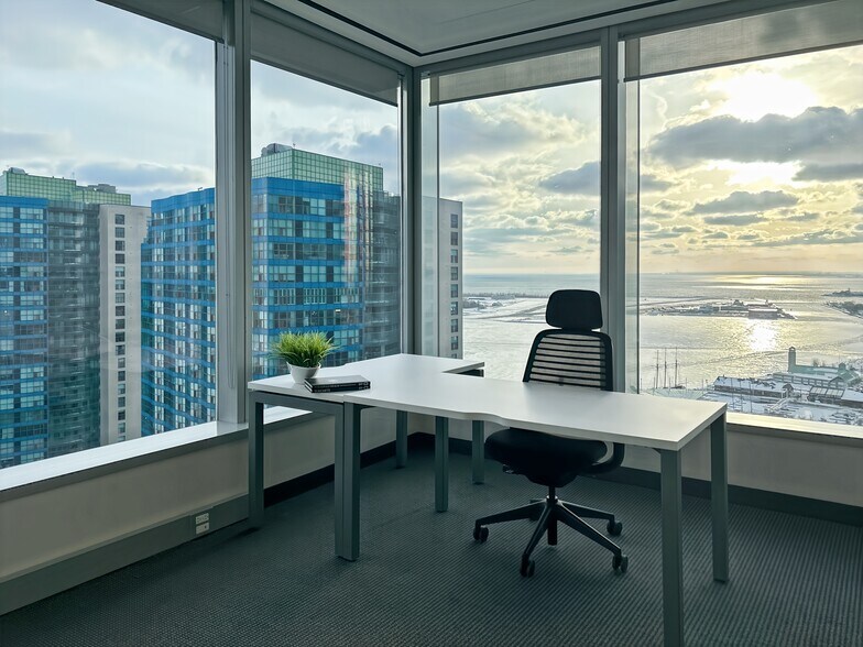 More Photos Of 88 Queens Quay W, Toronto Office For Lease