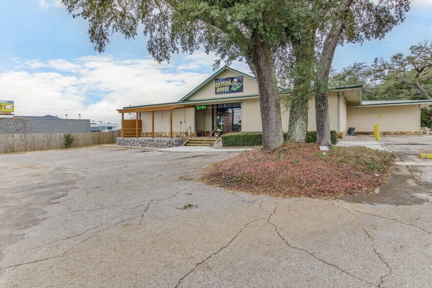 More Photos Of 131 New Warrington Rd, Pensacola Restaurant For Sale