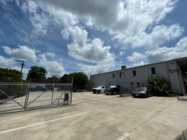 More Photos Of 247 W Olmos Dr, San Antonio Office For Sale