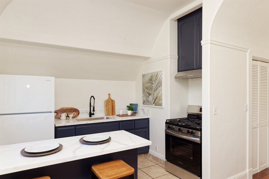 More Photos Of 1033 Magnolia St, Oakland Apartments For Sale