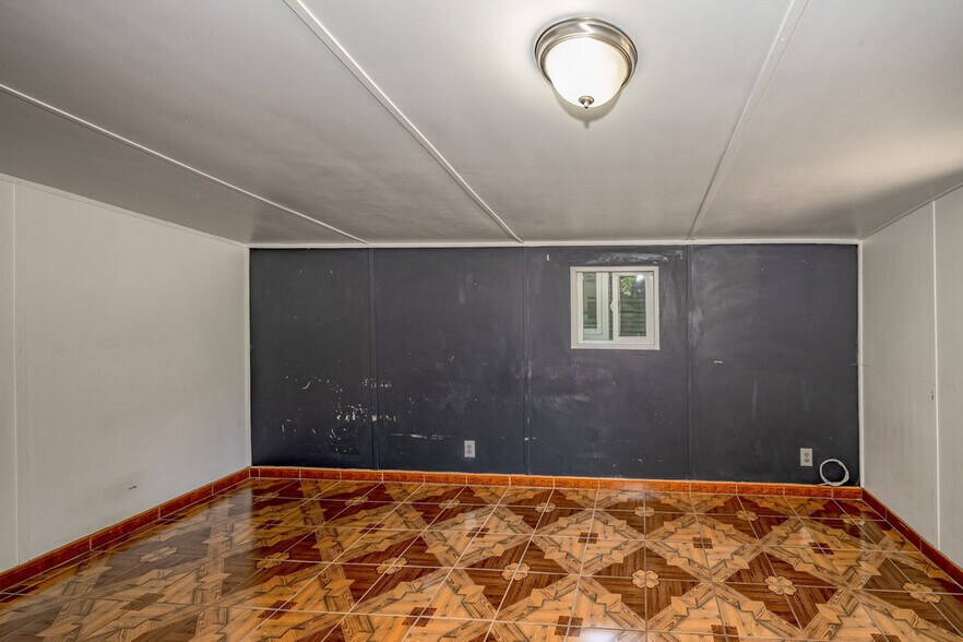 More Photos Of 12625 Sierra Hwy, Santa Clarita Restaurant For Sale