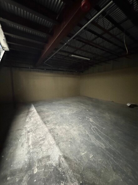 More Photos Of 718 Medford Ave, Patchogue Storefront For Lease