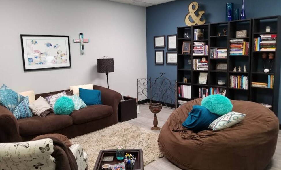 More Photos Of 3305 Breckinridge Blvd, Duluth Light Distribution For Lease